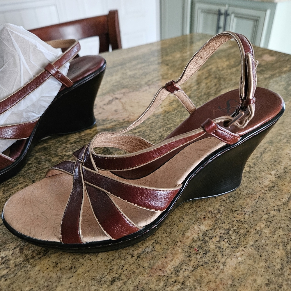 Women's Sofft Brown Slingback Wedge Sandals Sz 9